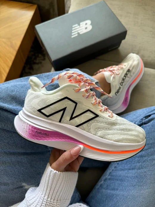 New Balance Fuelcell Rebel V4 en New Balance Fuelcell Rebel V4